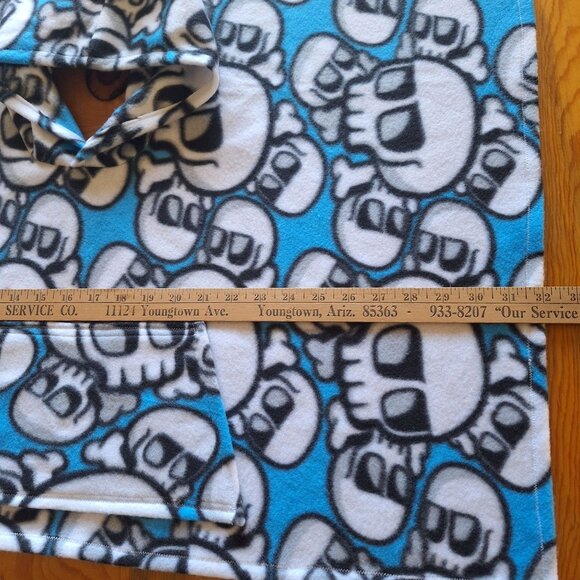 Handmade Kids Fleece Skull Poncho W Pocket & Hood Car Seat Blue Black White - Picture 3 of 15